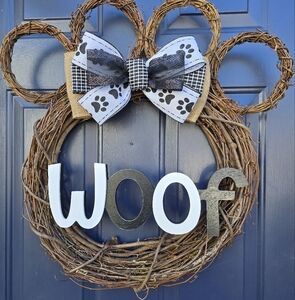 Woof Welcome Paw Wreath 🐾